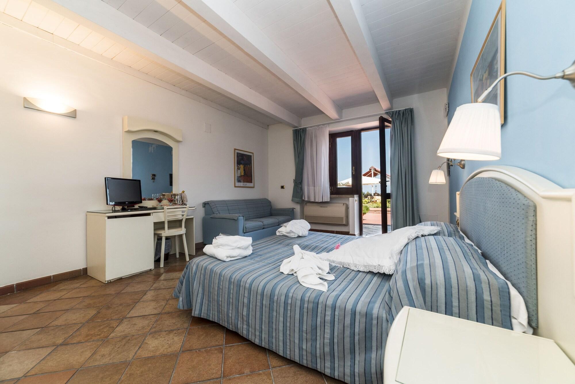 Hotel Hermitage Кастелабате Екстериор снимка