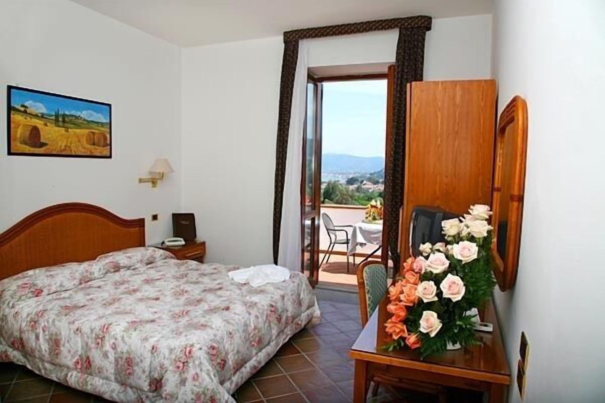Hotel Hermitage Кастелабате Екстериор снимка