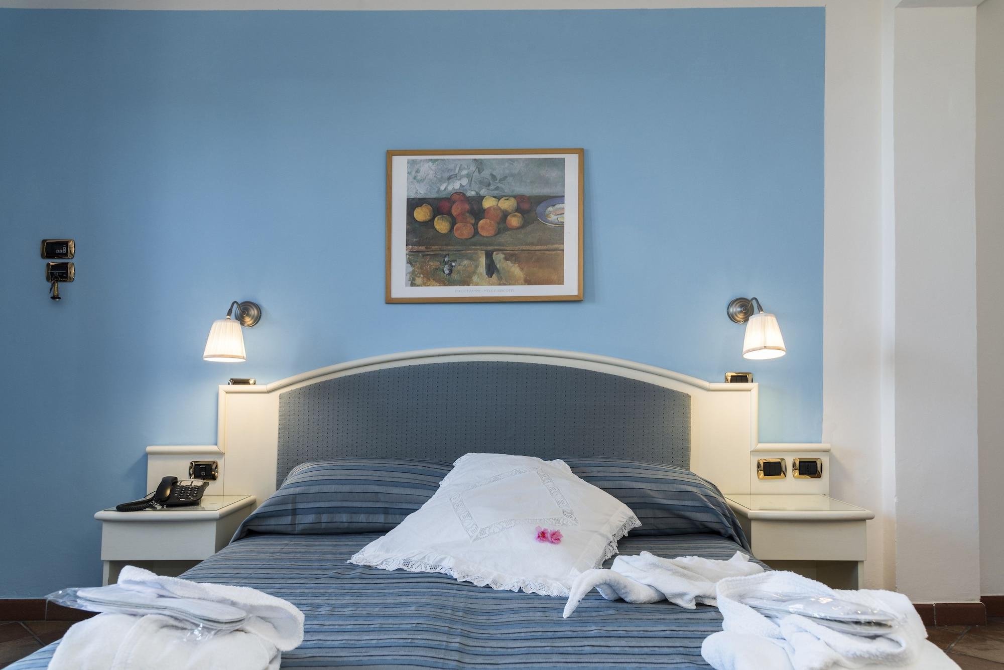 Hotel Hermitage Кастелабате Екстериор снимка