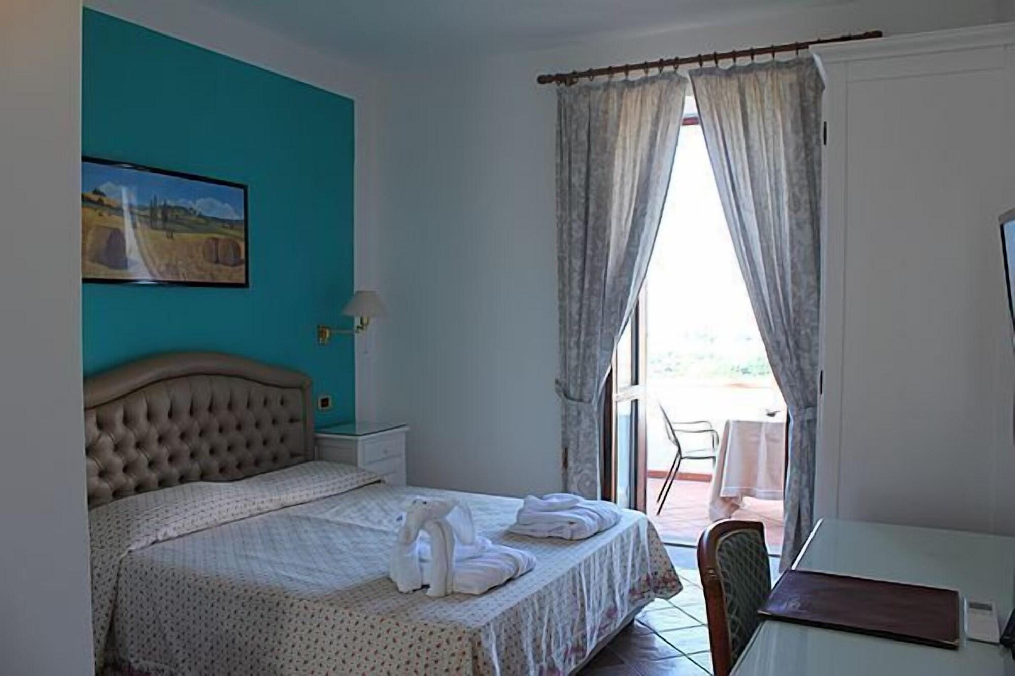 Hotel Hermitage Кастелабате Екстериор снимка