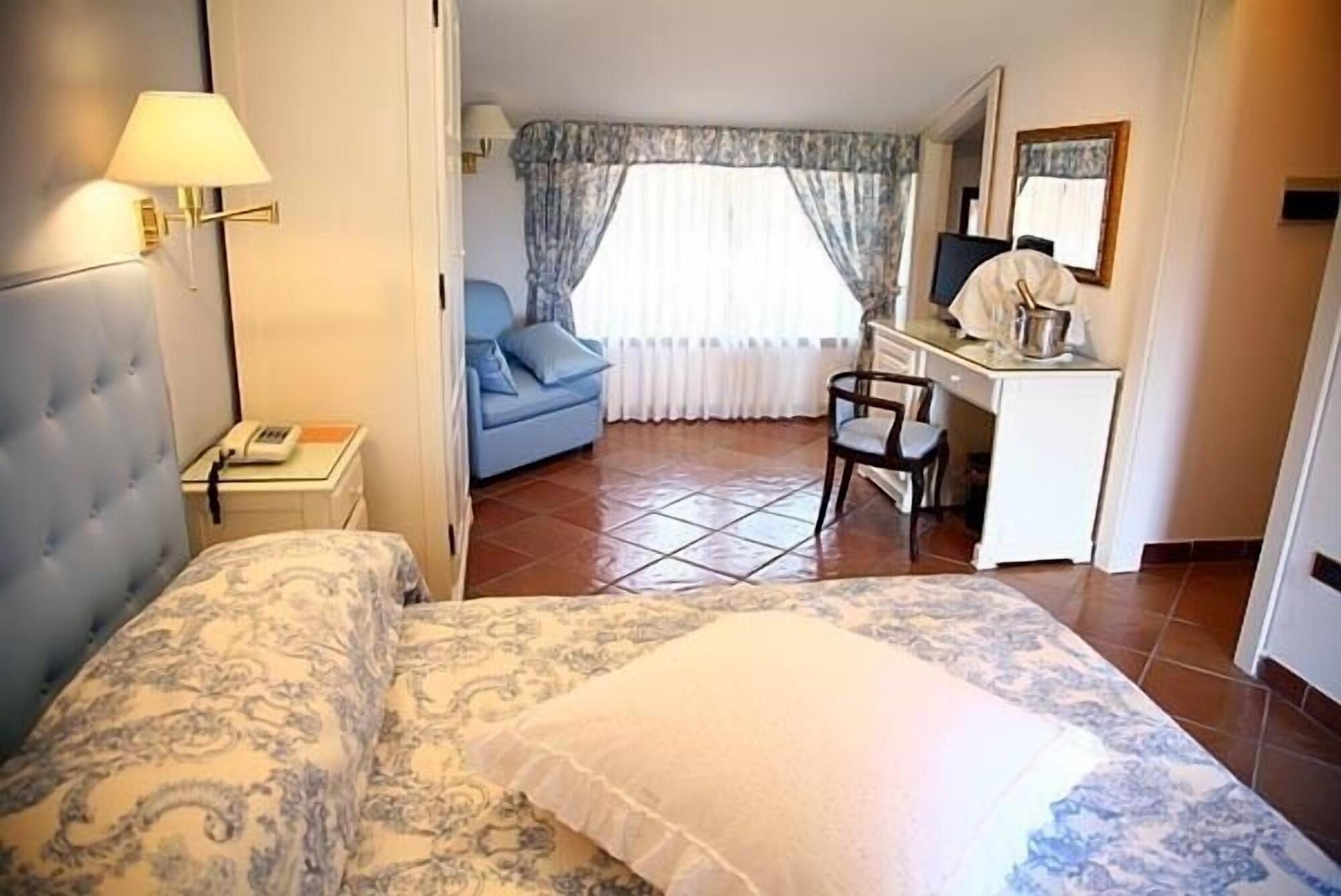 Hotel Hermitage Кастелабате Екстериор снимка